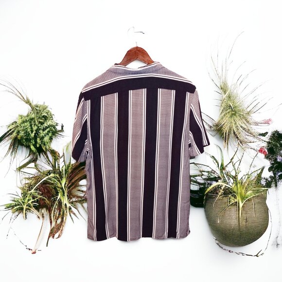 Express ★ Men's Rayon Short Sleeve Button-Up ★ Innsbruck Striped Geo Print - Picture 4 of 5